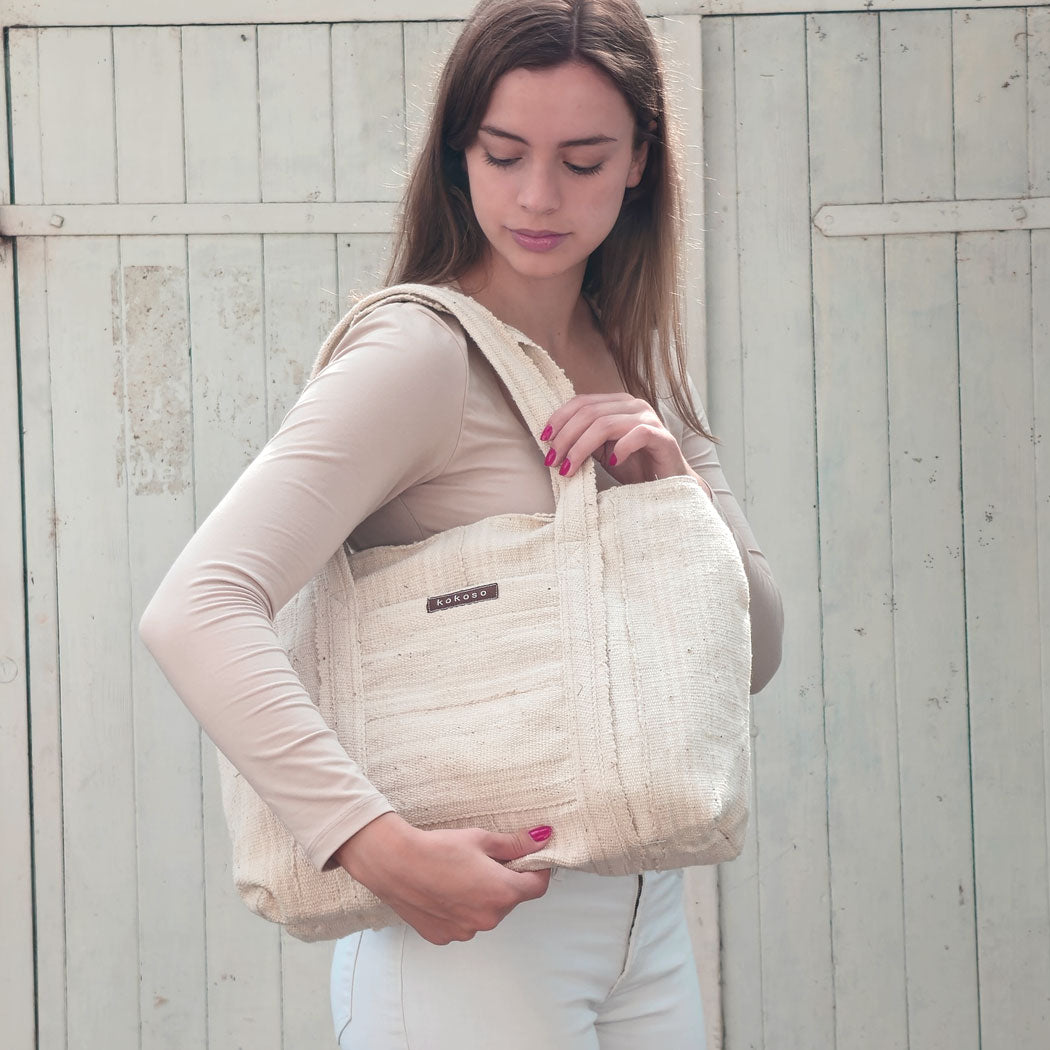 Sac tissage traditionnel en blanc cassé, filé et tissé à la main