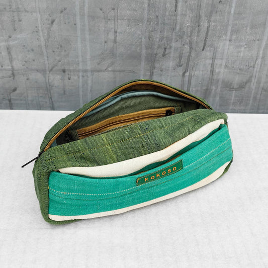 Linéa, la trousse en Faso Dan Fani qui met en valeur le savoir-faire textile du Burkina Faso avec une touche moderne.