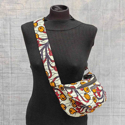 sacoche en wax grise avec motif floral
