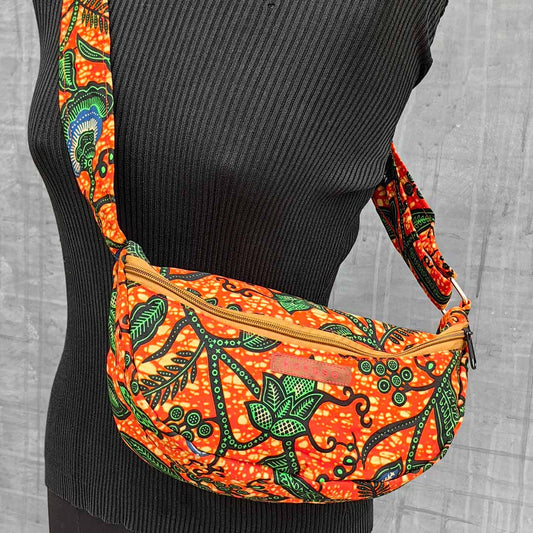 sacoche lune en Wax à motifs floraux oranges