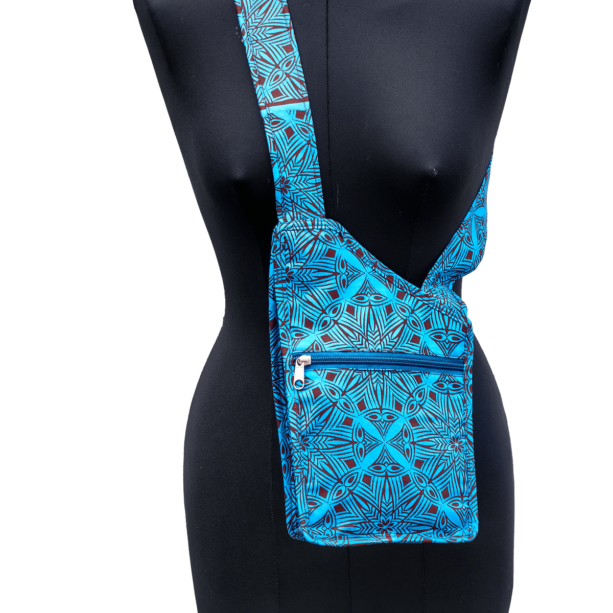 Sac bandoulière en tissu africain, petit label entre la Suisse et le Burkina Faso.