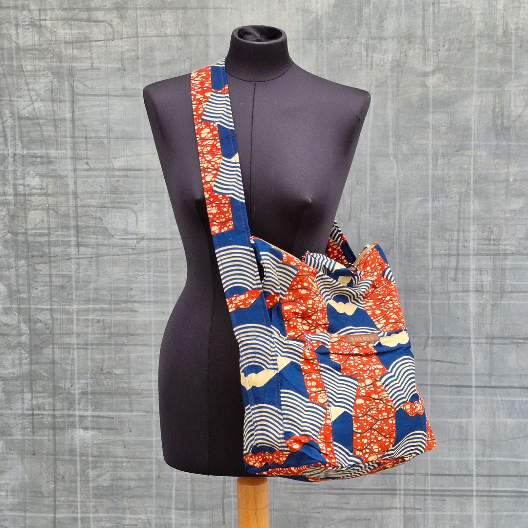 Sac en bandoulière en coton pur avec tissu Wax. Une pièce unique de créateur.