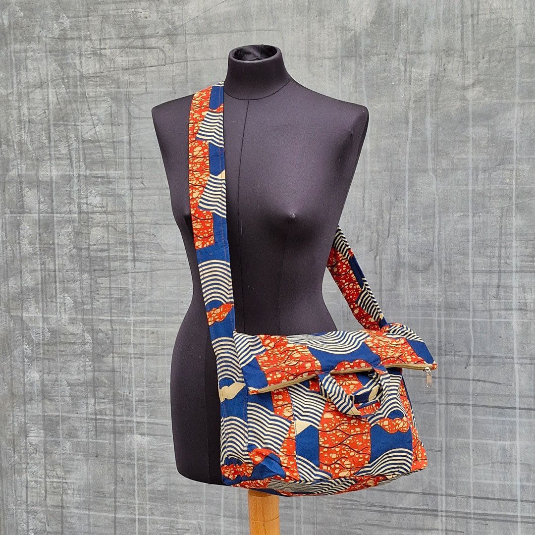 Sac en bandoulière en coton pur avec tissu Wax. Une pièce unique de créateur.