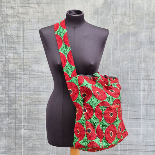 Sac bandoulière en tissu africain, petit label entre la Suisse et le Burkina Faso.