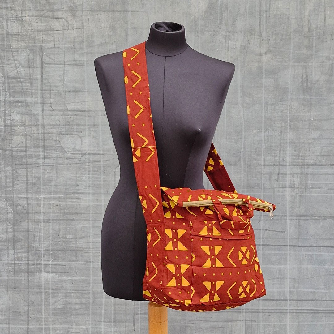 Sac en bandoulière en coton pur avec tissu Wax. Une pièce unique de créateur.