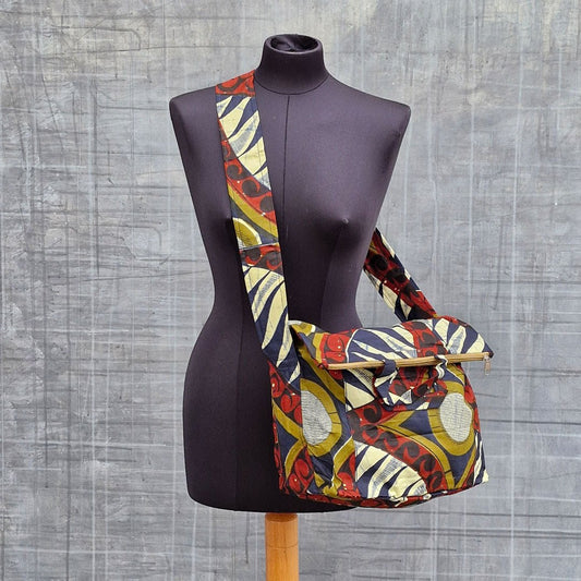 Sac en bandoulière en coton pur avec tissu Wax. Une pièce unique de créateur.
