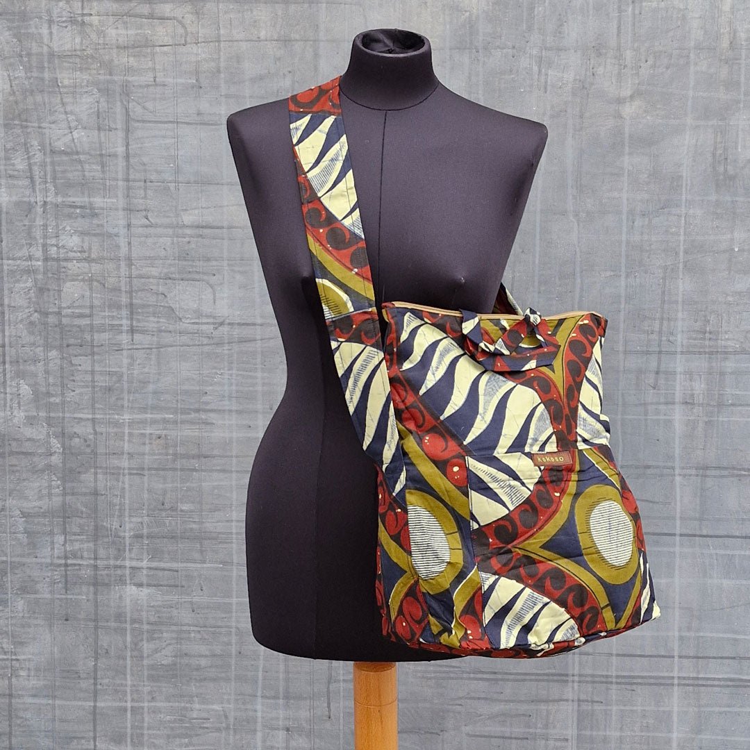 Sac en bandoulière en coton pur avec tissu Wax. Une pièce unique de créateur.