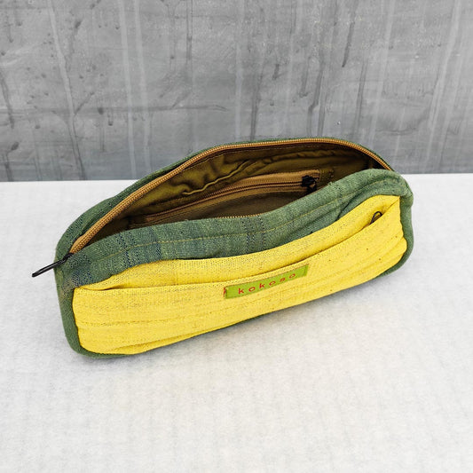 Trousse en coton tissé main, petit format pour les déplacements.