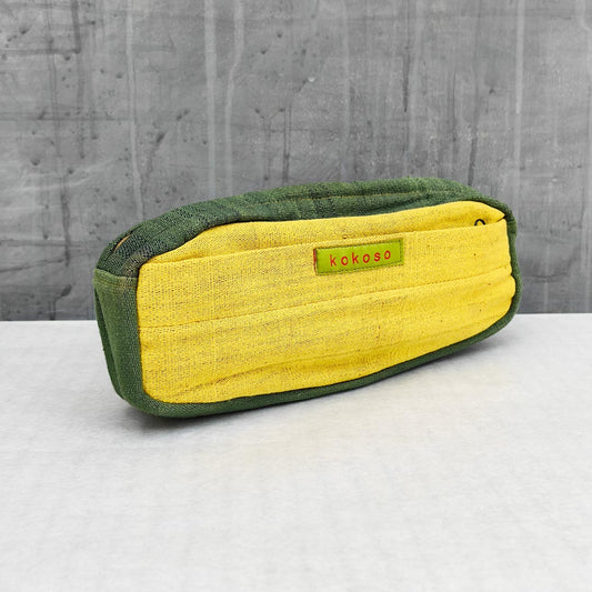 Trousse en coton tissé main, petit format pour les déplacements.