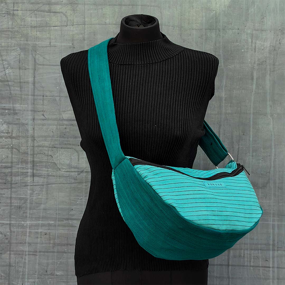 cadeau artisanal, Sac tissé bleu à bandoulière produit sous des conditions équitables