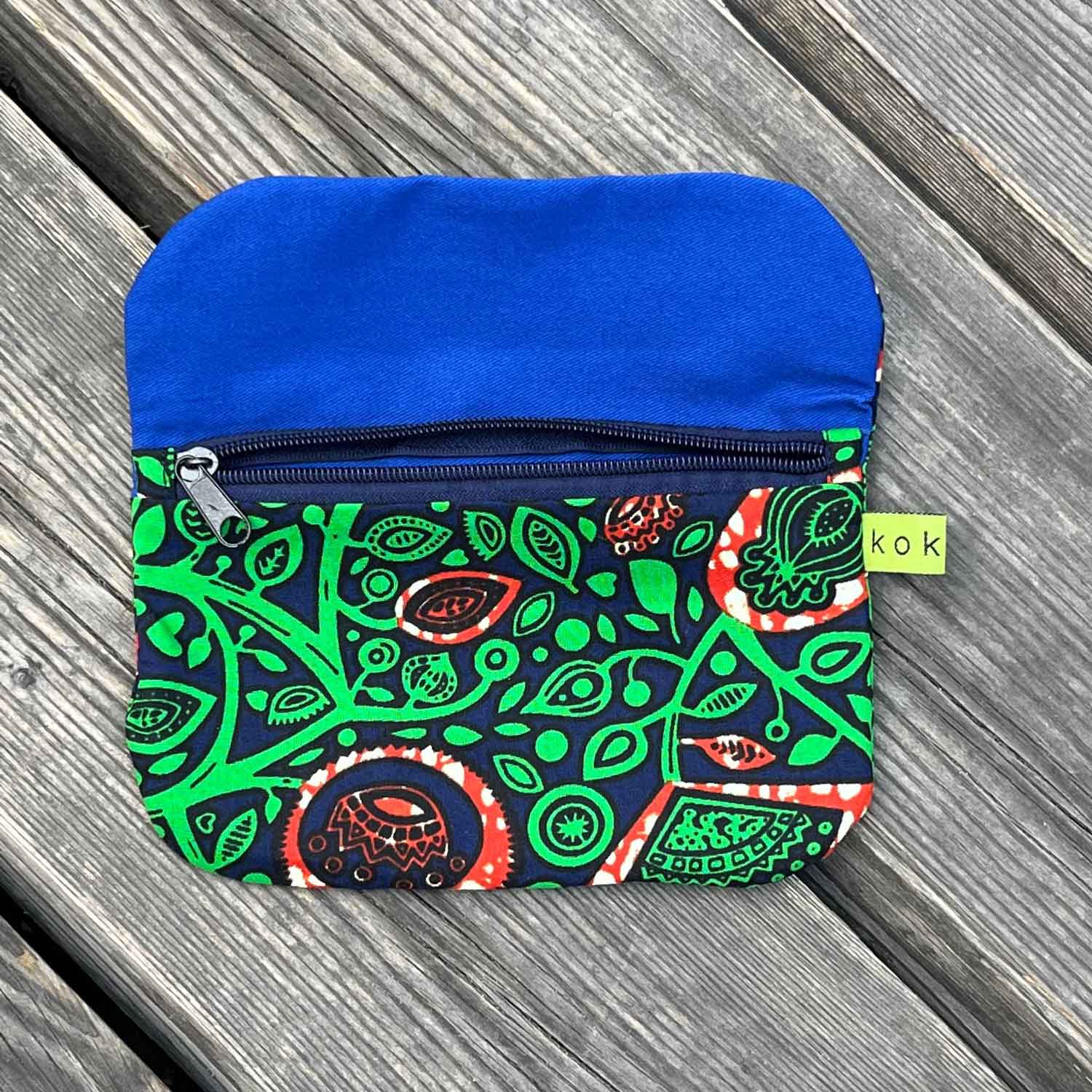 La pochette verte ouverte