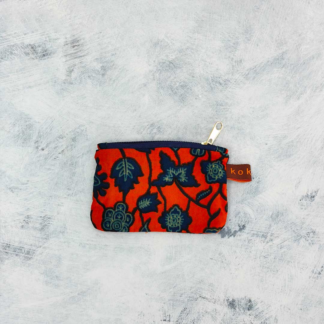 Pochette en tissu Wax, format compact et fait main. Idée cadeau pour femme.