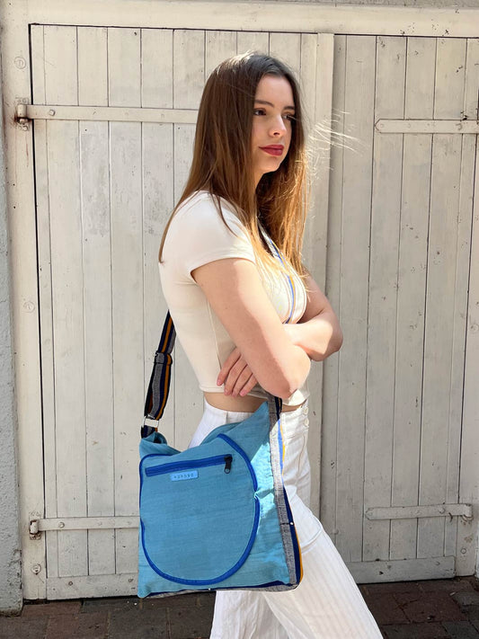 sac artisanal format carré bleu