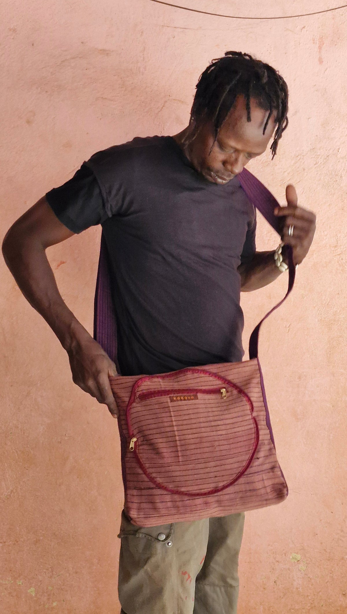 cadeau atypique, Sac tissé à bandoulière coloré issu du commerce équitable