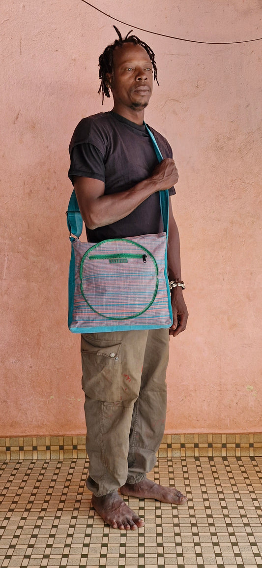 cadeau atypique, Sac tissé à bandoulière coloré issu du commerce équitable