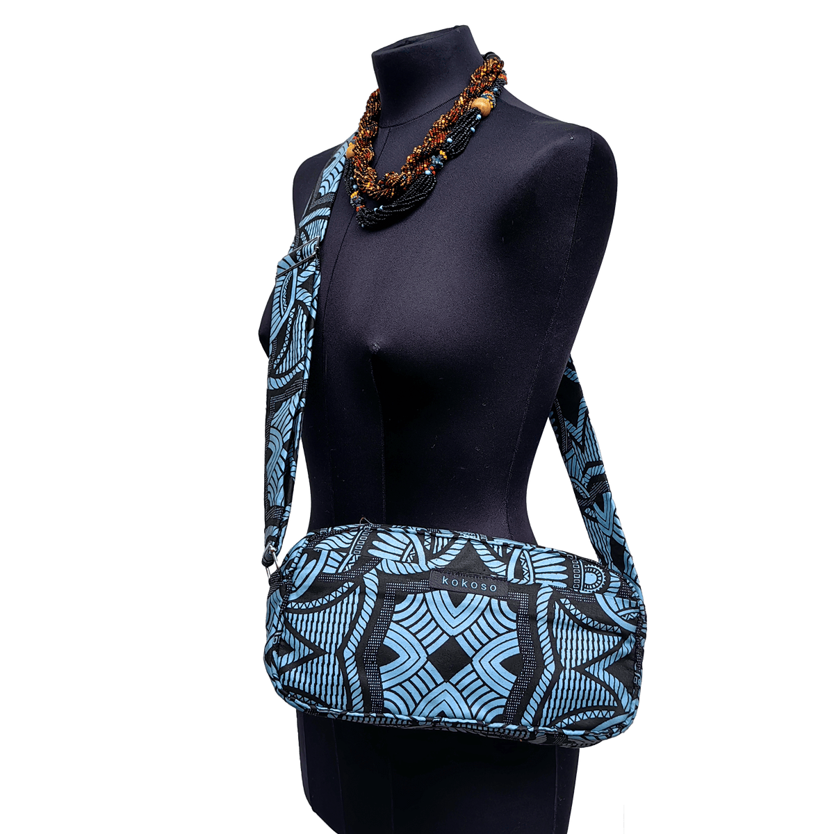 Sac bandoulière en tissu africain, petit label entre la Suisse et le Burkina Faso.