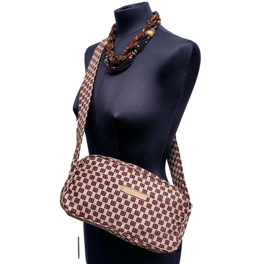 Sac bandoulière en tissu africain, petit label entre la Suisse et le Burkina Faso.