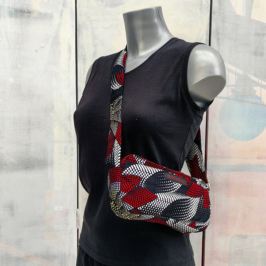 Sacoche en coton avec motif coloré, fabrication artisanale et équitable.