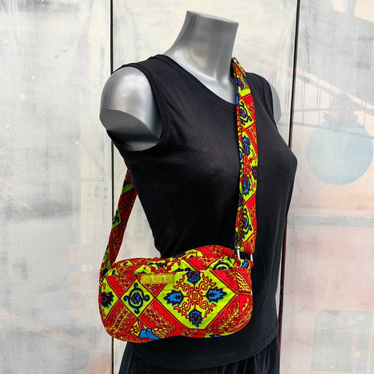 Sac en bandoulière en coton pur avec tissu Wax. Une pièce unique de créateur.