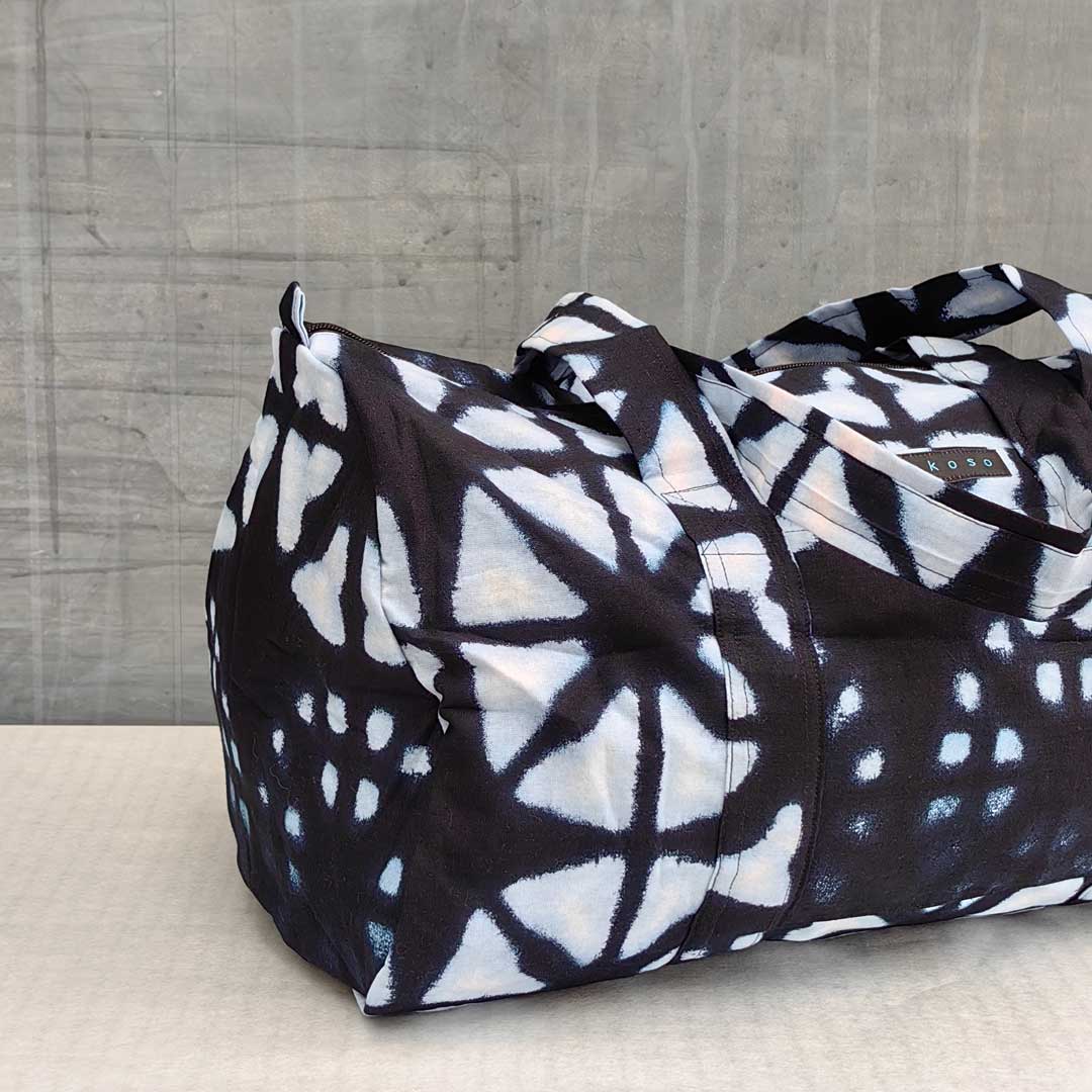 sac de voyage en tie-dye bleu foncé