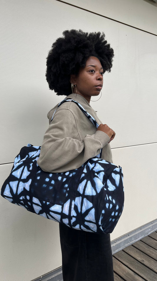 sac de voyage en tie-dye bleu foncé