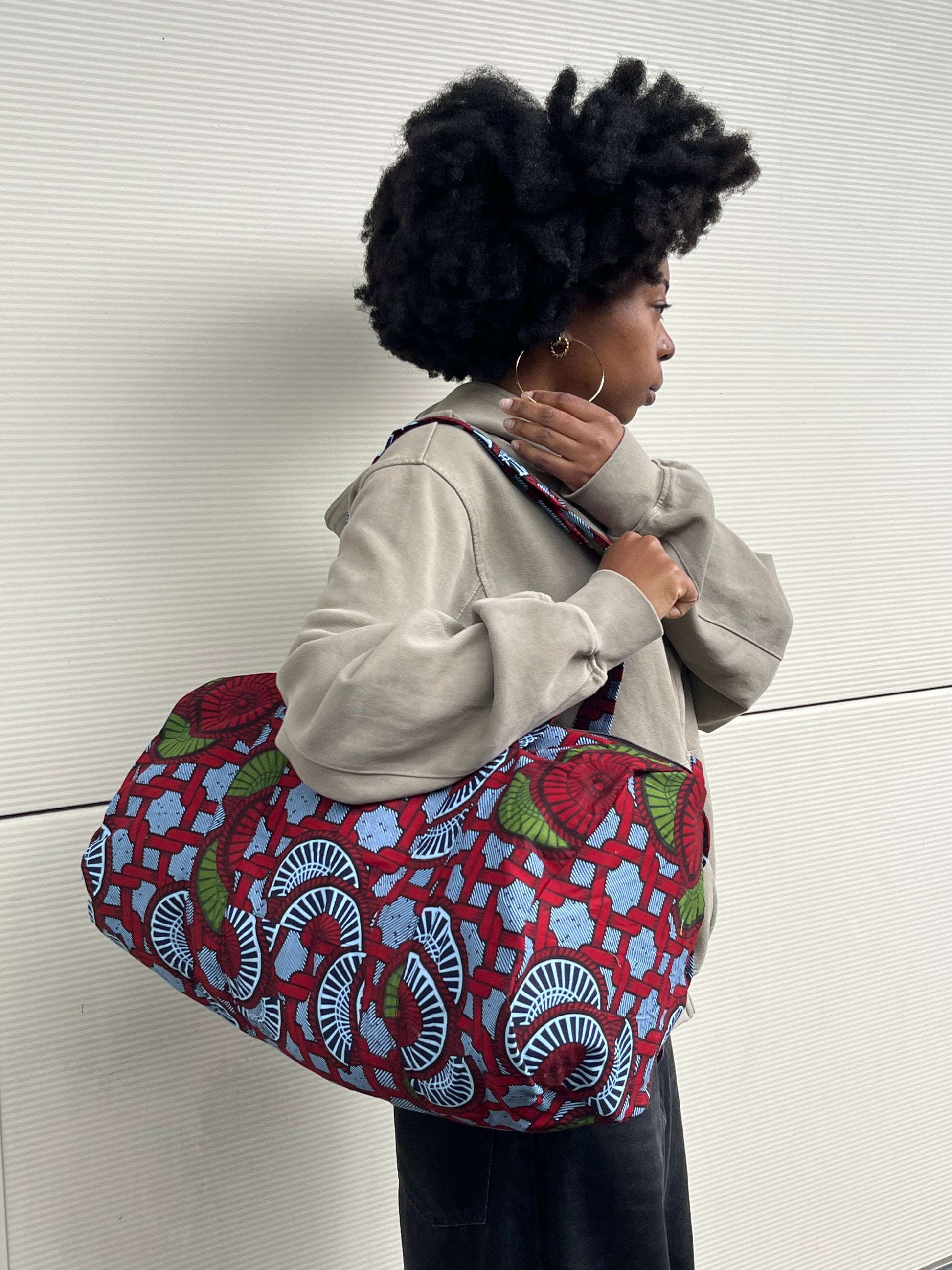 sac de voyage en wax à motifs rouges