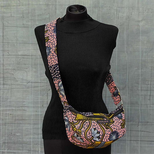 sacoche en wax rose avec motif floral