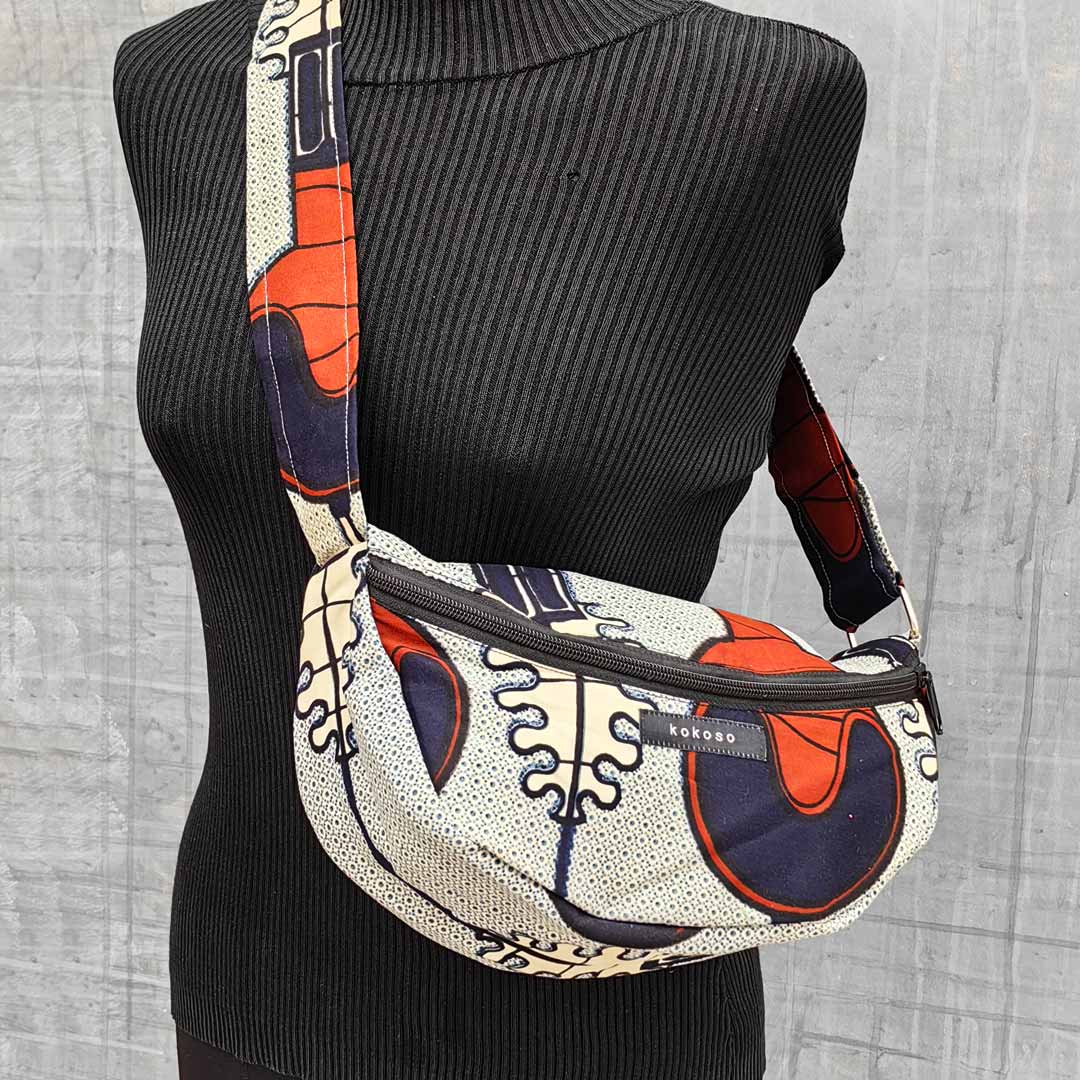 sac lune en wax gris en wax à motifs bleus