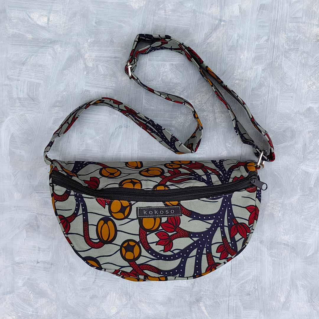sacoche en wax grise avec motif floral