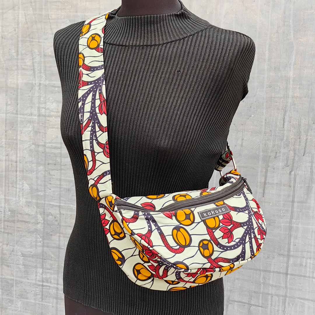 sacoche en wax grise avec motif floral