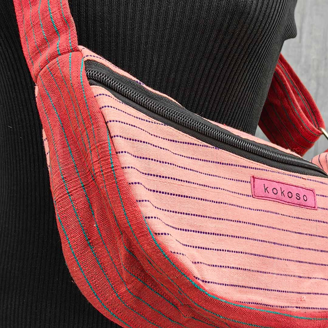 sacoche lune en Faso Dan Fani rayé rose et rouge