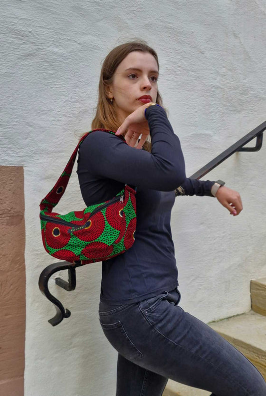 sacoche verte avec motifs rouges